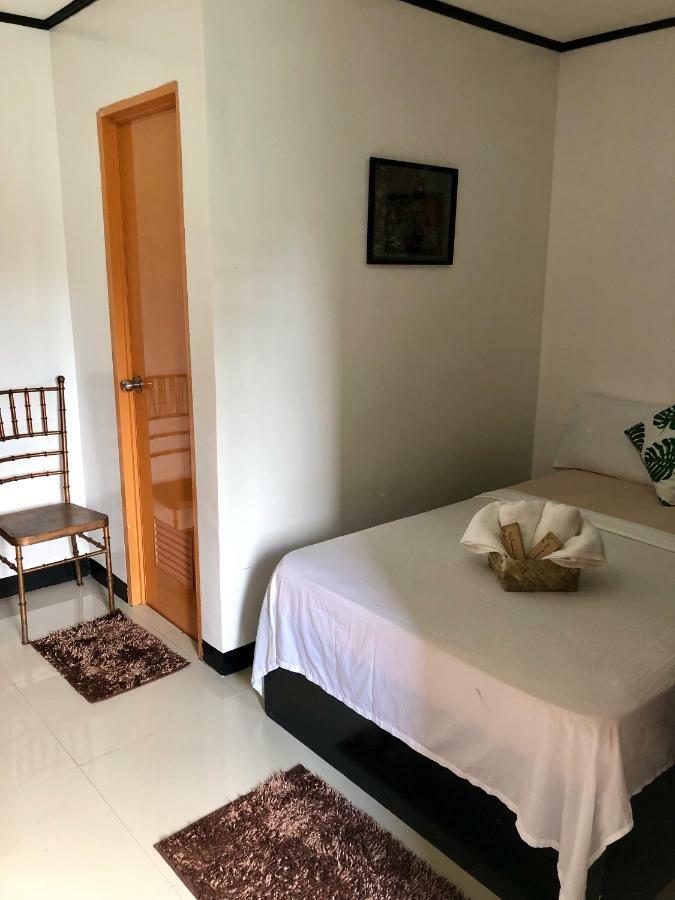 KENT Travellers' Inn Coron Eksteriør bilde